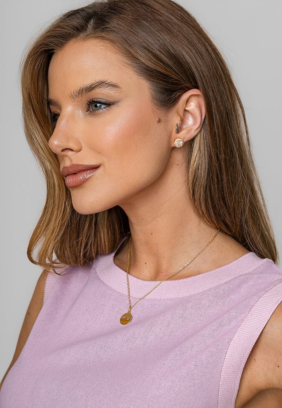 Brinco Semijoia Morganita Grande com Micro Zircônias Banhados a ouro 18k — outra vista